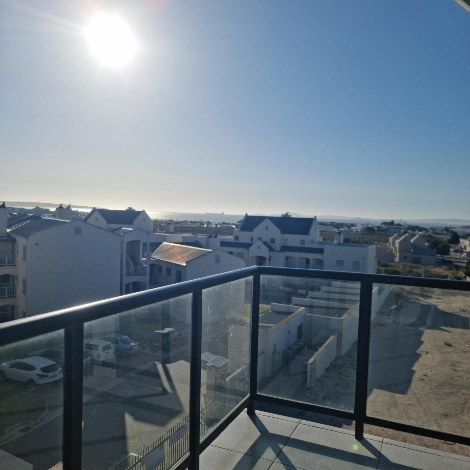Bright & Stylish Seaside Getaway Langebaan